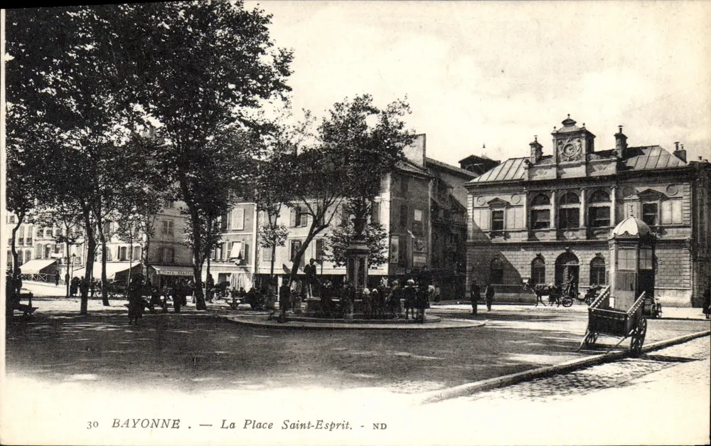 Bayonne — A Praça Saint-Esprit — Editor Lévy & Neurdein, n° 30 - Frente