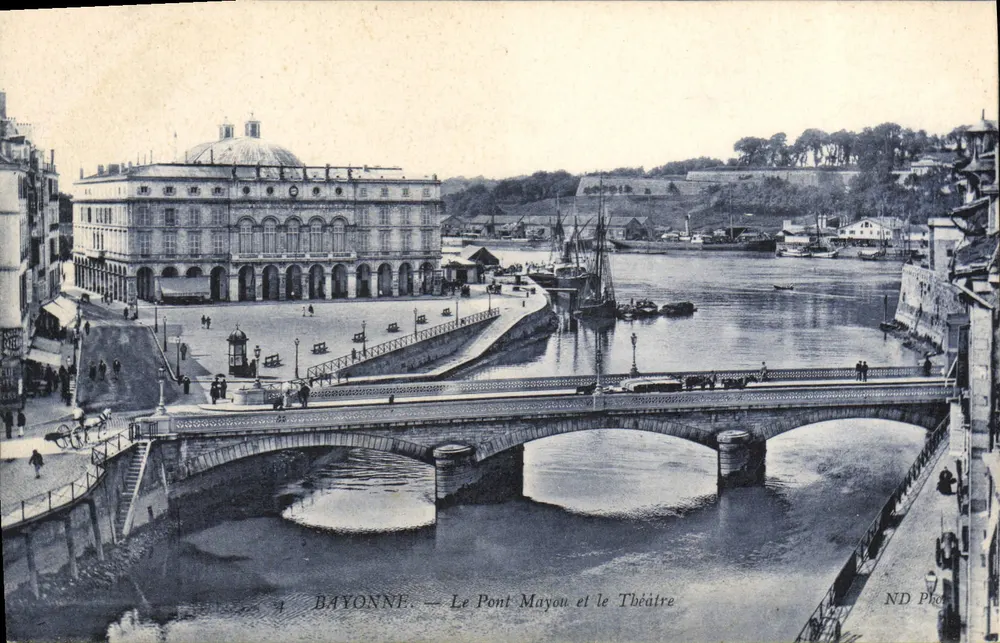 Bayonne — Ansicht des Mayon-Brücke und Theater — ND Foto - Vorderseite