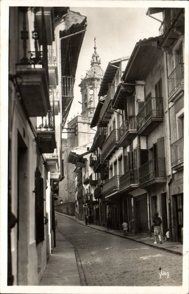 Fontarabie — Rua Principal e Igreja Santa-Maria — Nog - Frente