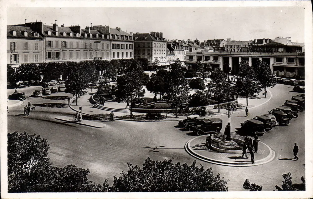 Pau - Plaza Georges-Clemenceau — editor Éditions Labouche Frères, Toulouse, n°8 - Anverso