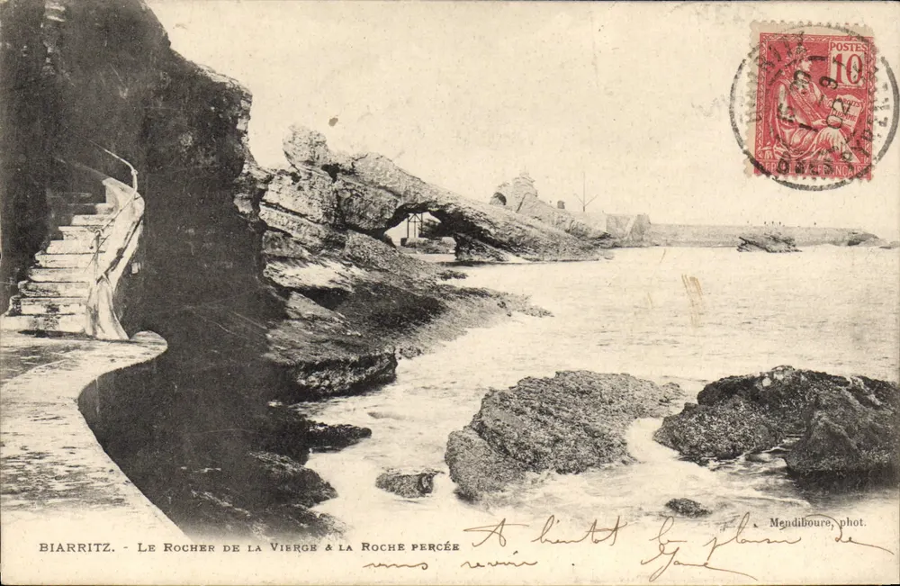 Biarritz - O Rocher de la Vierge & a Roche percée — Mendilboure, fot. - Frente