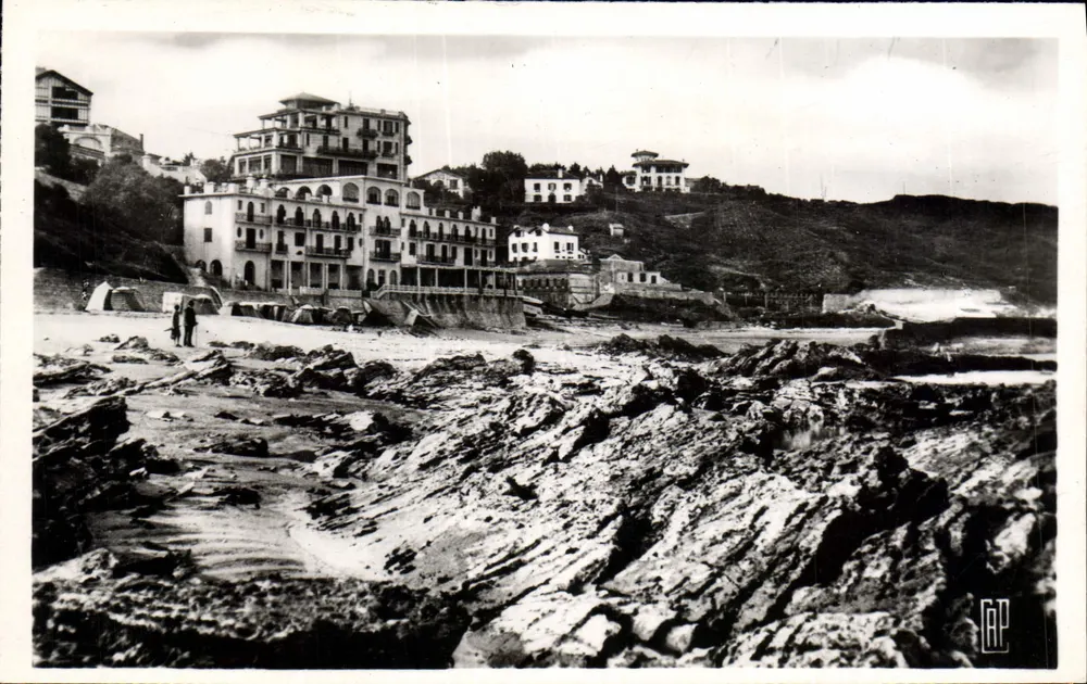 Guéthary — Grands Hôtels vus de la Plage — C.A.P. Paris - Anverso