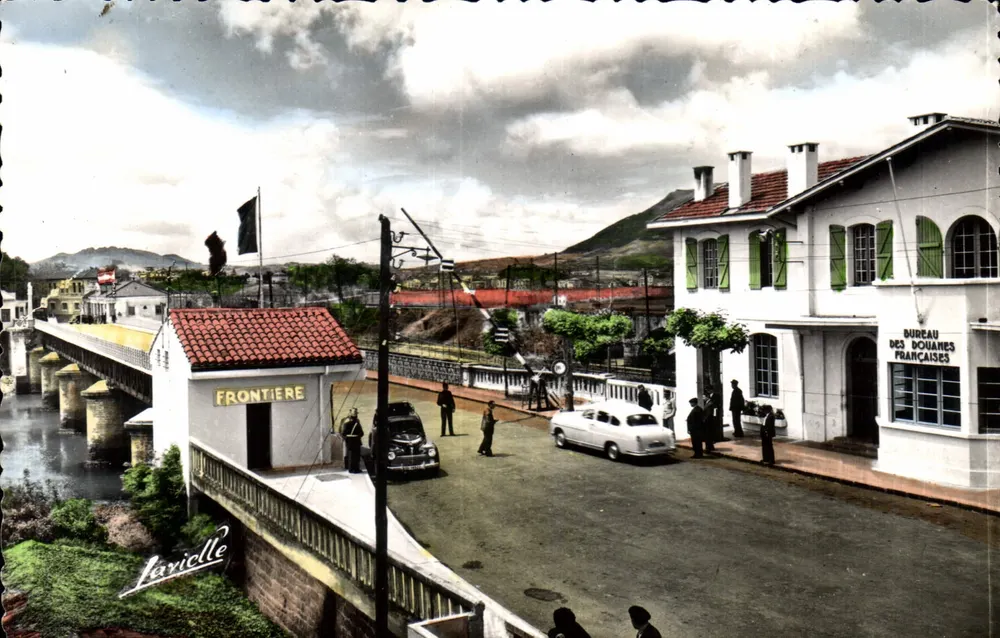 Internationaler Brücke in Hendaye — Grenze Frankreich/Spanien — Verlag Laricille, Nr. 1204 - Vorderseite