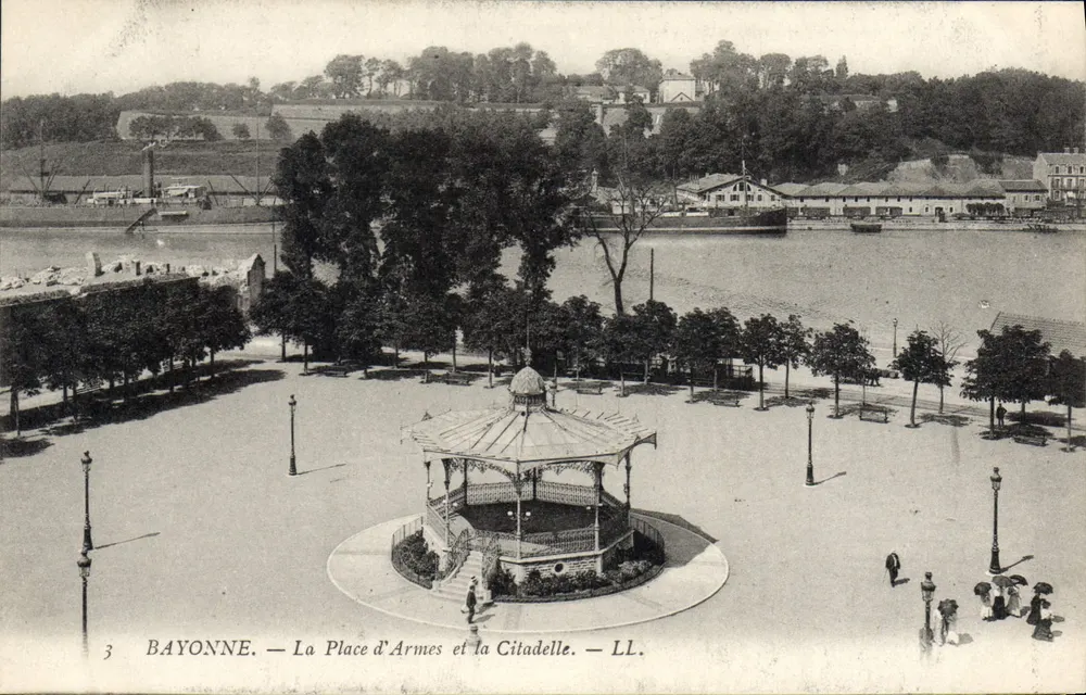 Bayonne — La Place d'Armes und die Citadel — LL. - Vorderseite