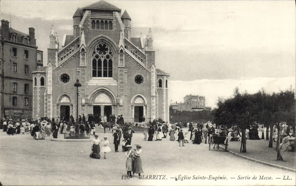 Biarritz — Igreja de Santa Eugênia — Saída da Missa — LL. — N° 126 - Frente