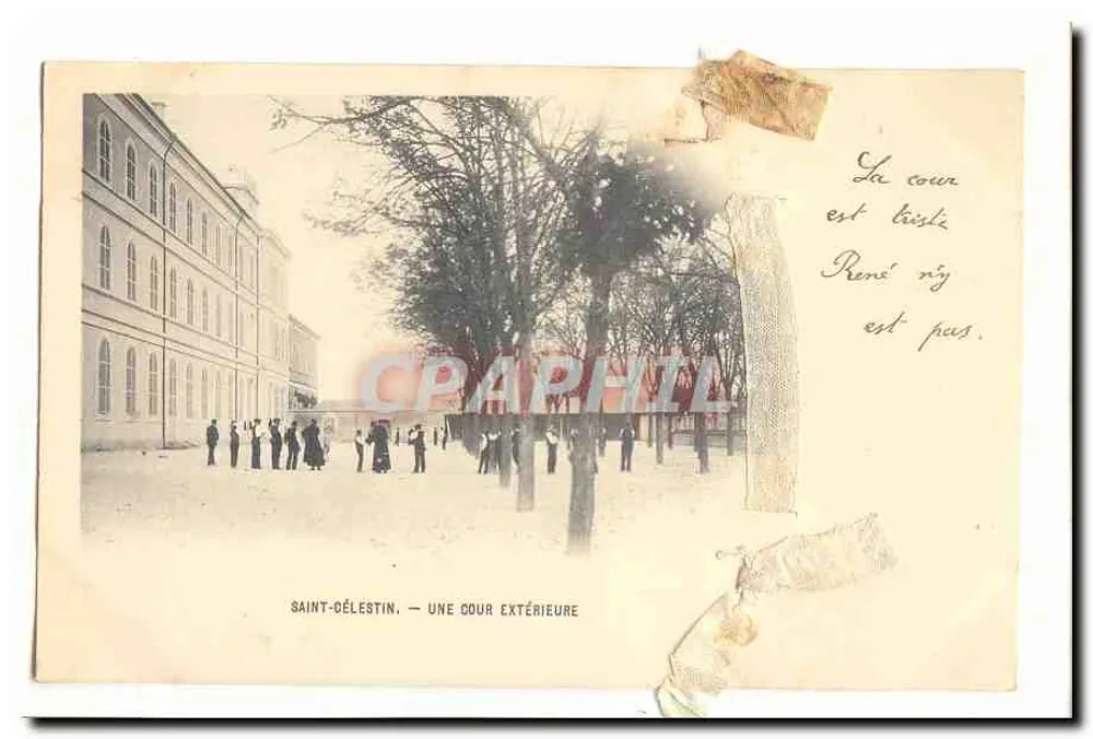 Saint-Célestin — Uma cour externa - Frente