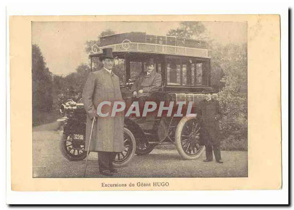 Excursions du Géant HUGO — Automobil mit drei Männern — Verlag nicht sichtbar - Vorderseite