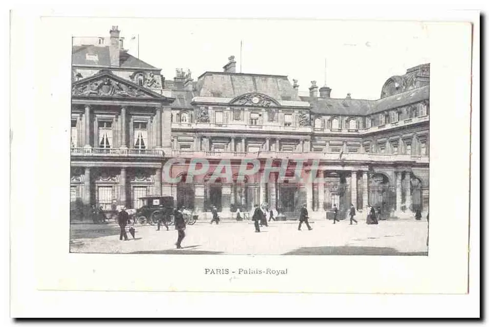 Paris - Palácio Real — vista da praça interna - Frente