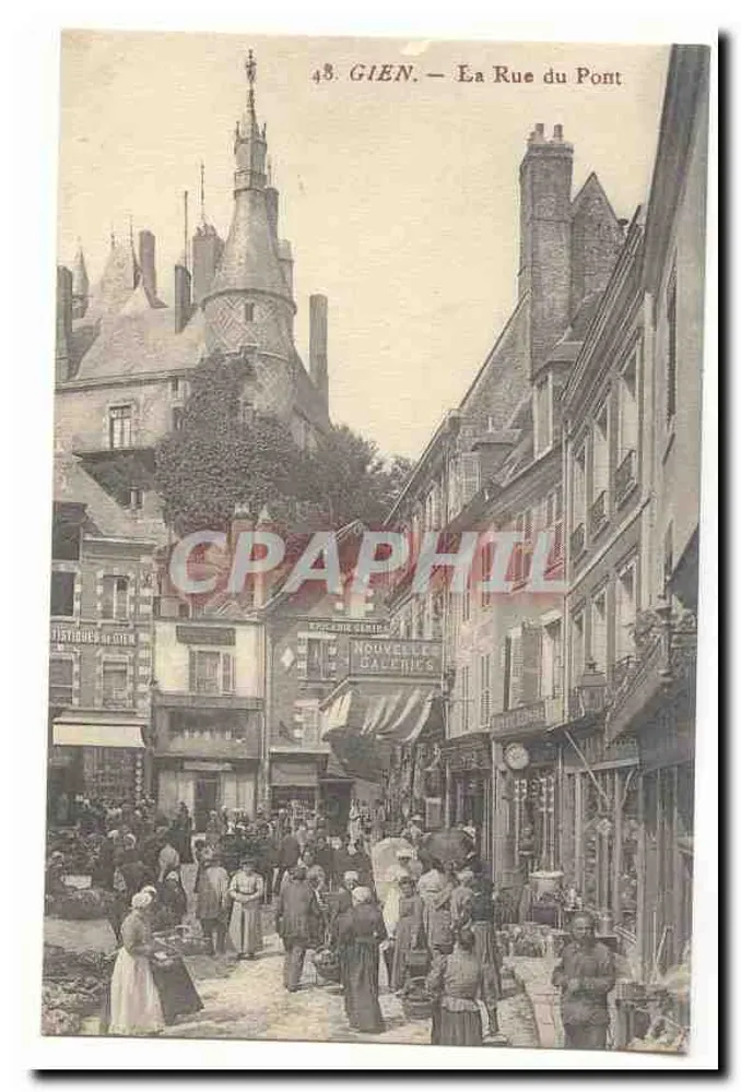 Gien — La Rue du Pont — Éditeur : VICTOIRE DE GIE - Recto