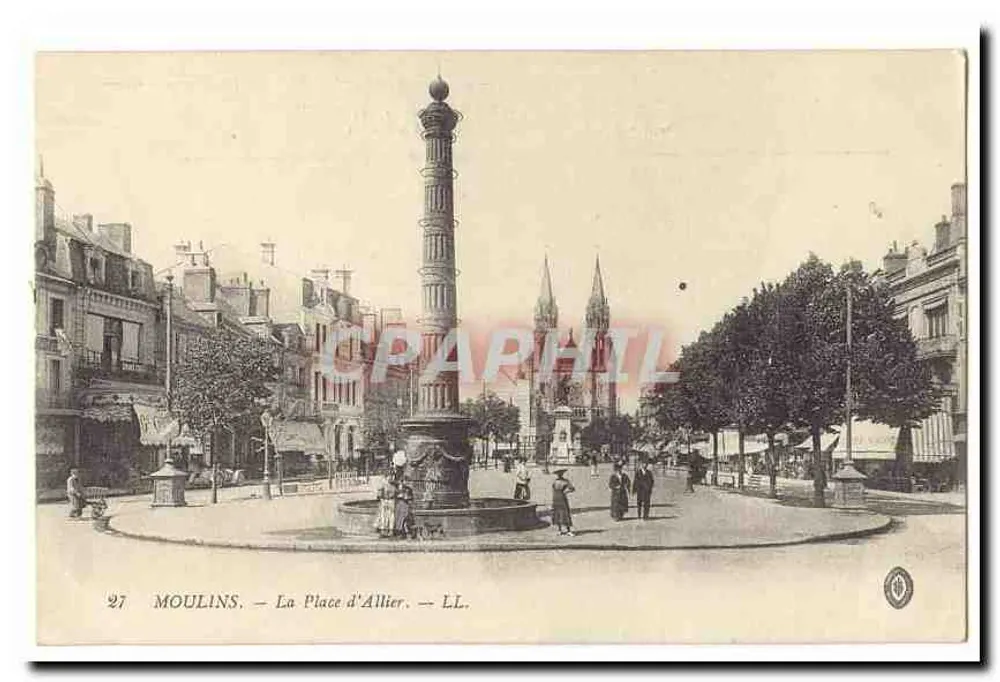 Moulins — A Praça d'Allier — LL. - Frente