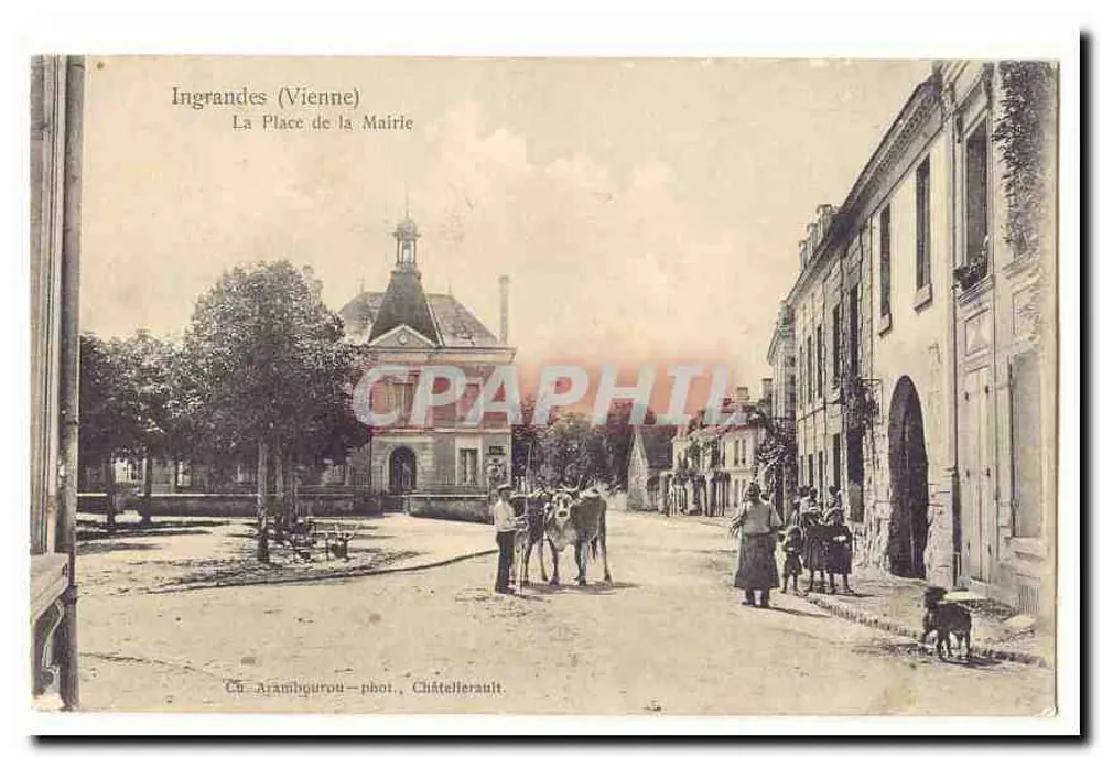 Ingrandes (Vienne) — Der Rathausplatz — Châteillerault - Vorderseite