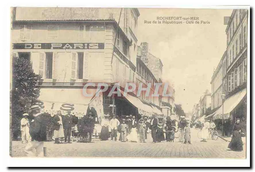Rochefort-sur-Mer — Rue de la République — Café de Paris - Vorderseite