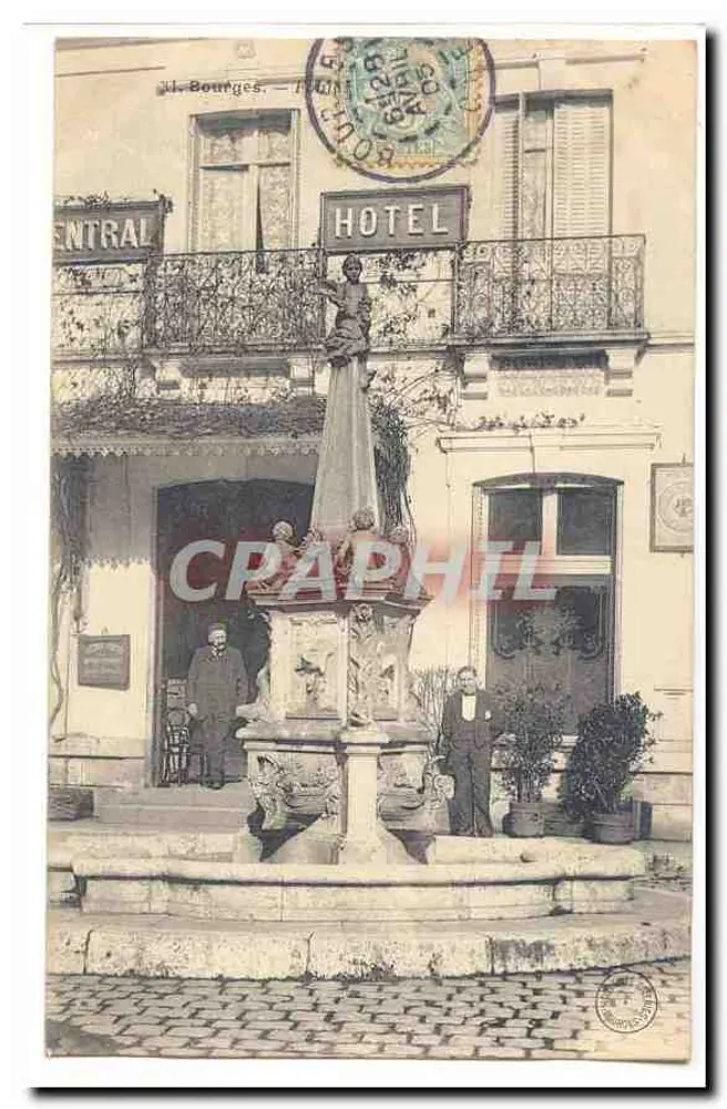 Place de l'Hôtel Central em Bourges — vista da fonte com estátua - Frente