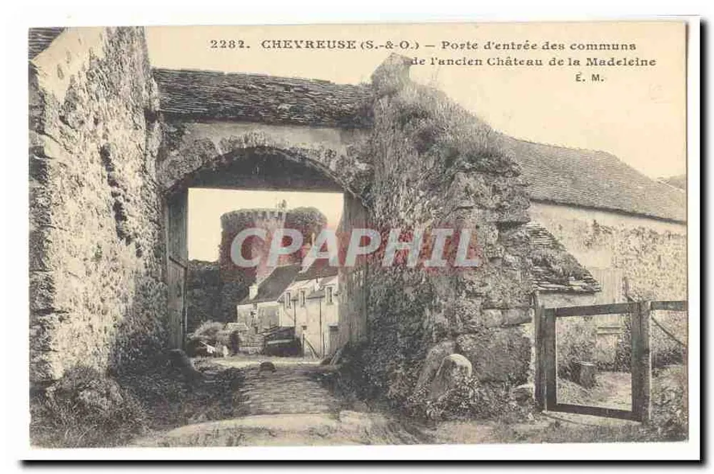 Chevreuse (S.-&-O.) — Eingangstor zu den Nebengebäuden des ehemaligen Schlosses de la Madeleine — É. M. - Vorderseite