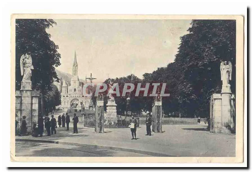 Cemitério de Montmartre — entrada monumental com estátuas de anjos — editor anônimo - Frente