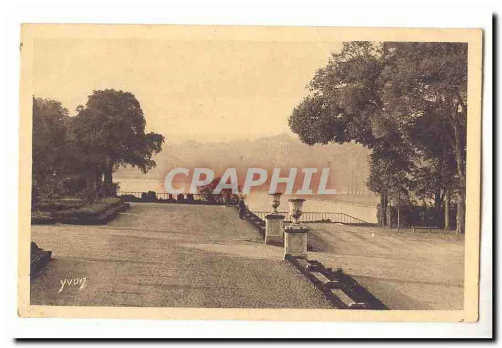 Vista dos jardins do lago — Yvonn — editor Yvonn - Frente