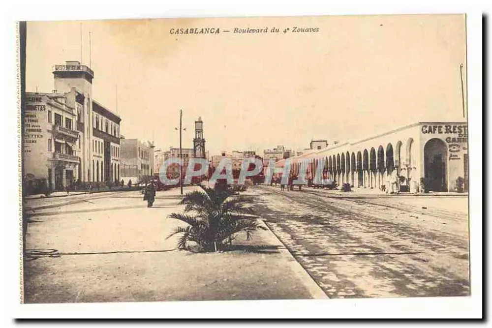 Casablanca — Boulevard du 4e Zouaves — städtische Ansicht mit Café und Gebäuden - Vorderseite