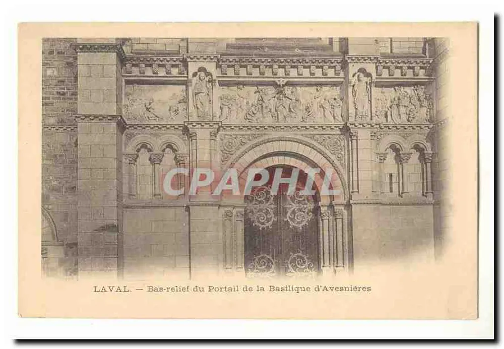 Laval — Relief am Portal der Basilika Avesnières - Vorderseite