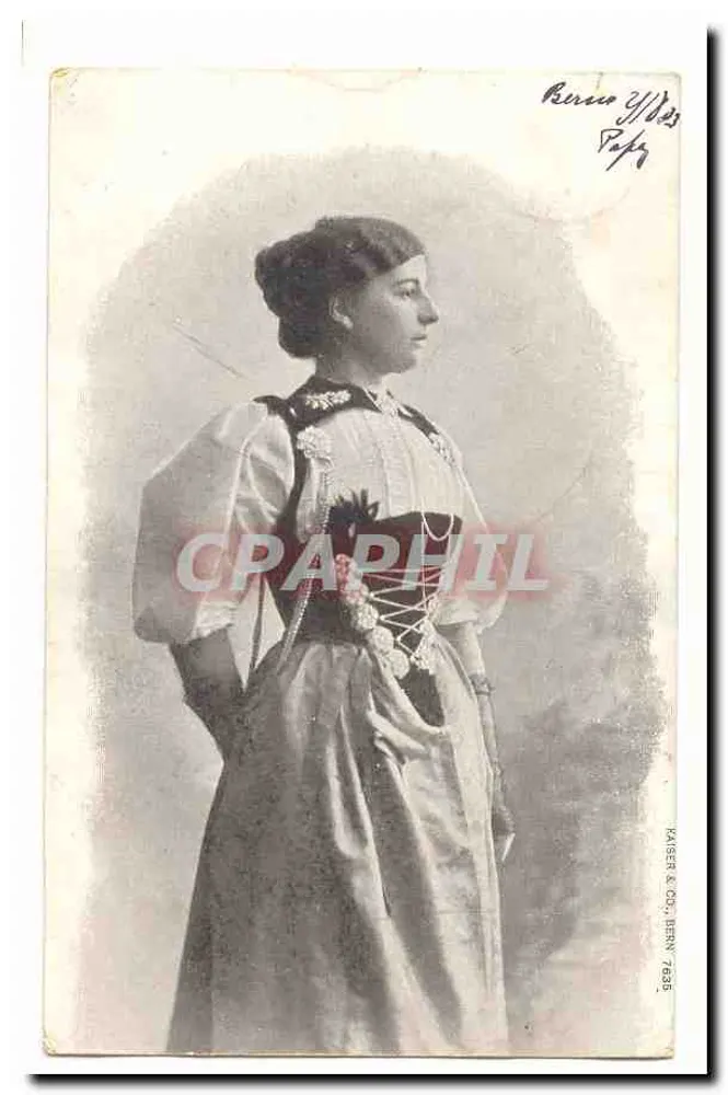 Junge Frau im traditionellen Kleid — Kaiser & Co., Ierny 7635 - Vorderseite