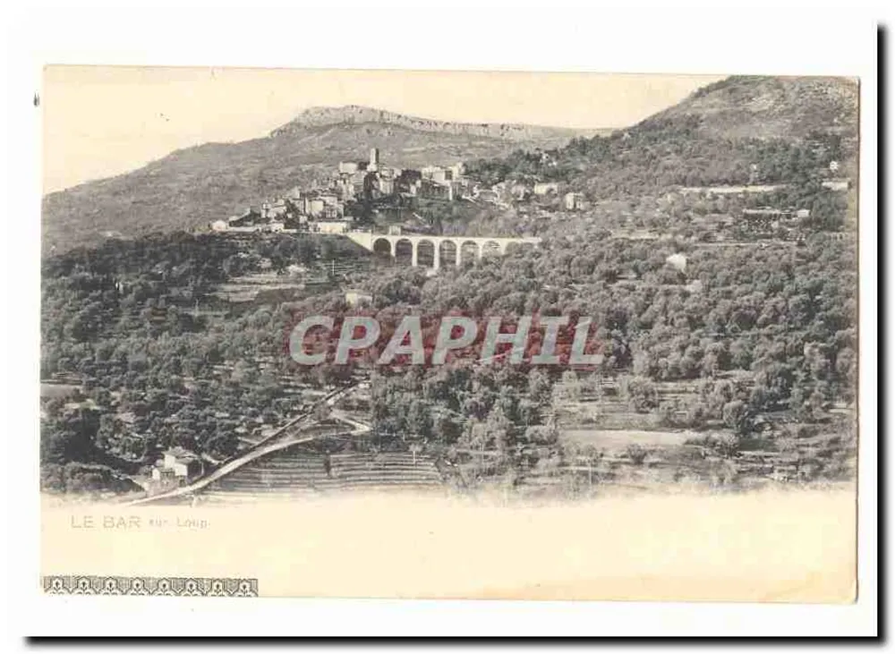 Le Bar-sur-Loup — vista panorâmica com viaduto - Frente