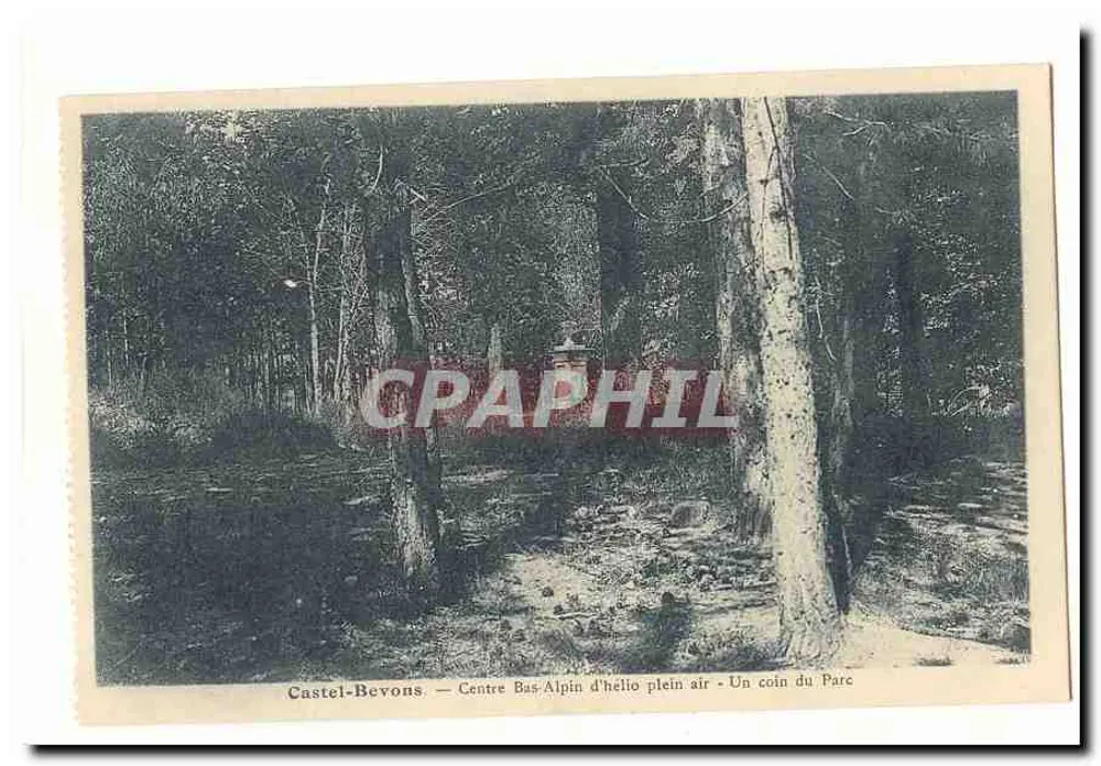 Castel-Bevons — Basalpinisches Helio-Open-Air-Zentrum — Ein Eckbereich des Parks - Vorderseite