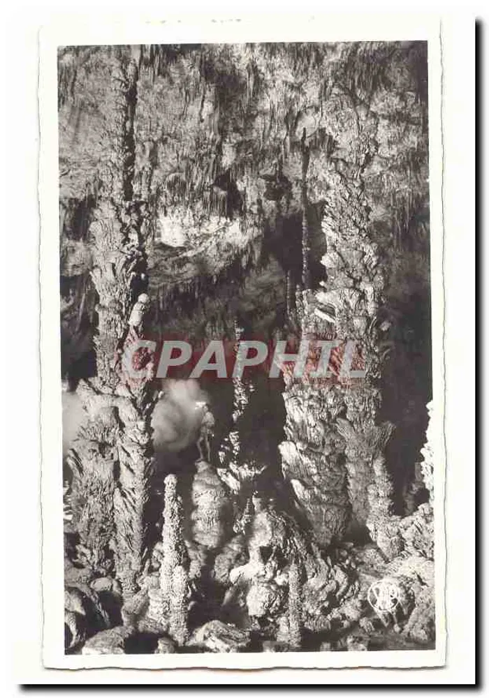 Gruta da Pedra Santa — estalactites e estalagmites — número de série ilegível - Frente