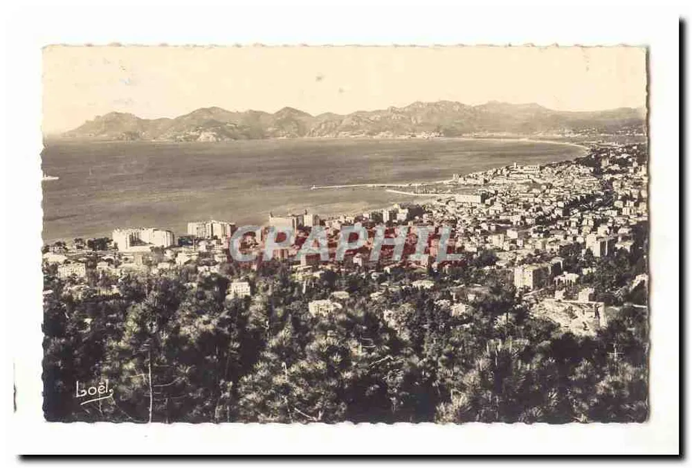Vista aérea da cidade costeira — montanhas no fundo — Boël, fotógrafo - Frente
