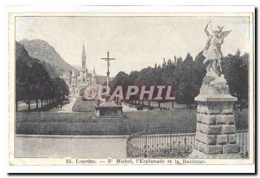 Lourdes — Santo Miguel, a Esplanada e a Basílica - Frente
