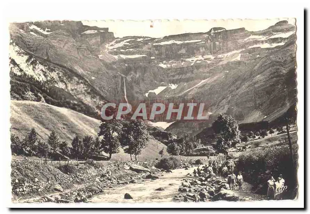 Cachoeira em um canyon montanhoso — editor não identificado - Frente