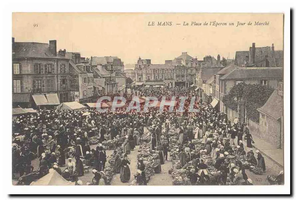 Le Mans — Die Place de l'Éperon an einem Markttag - Vorderseite