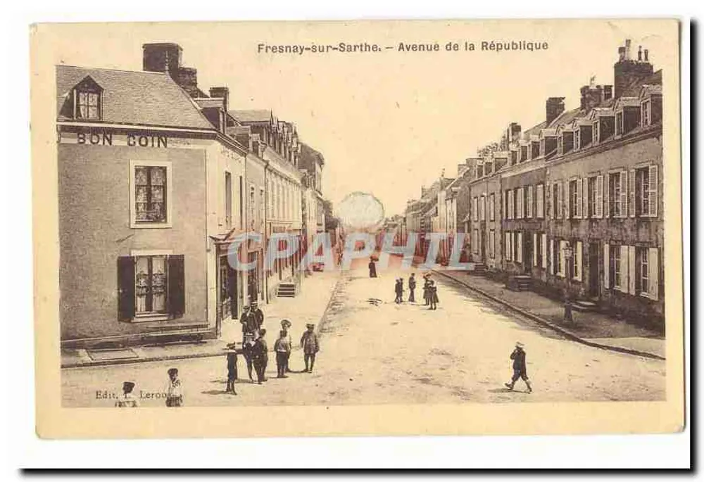 Fresnay-sur-Sarthe — Avenue de la République — Edit. Lerouge - Vorderseite