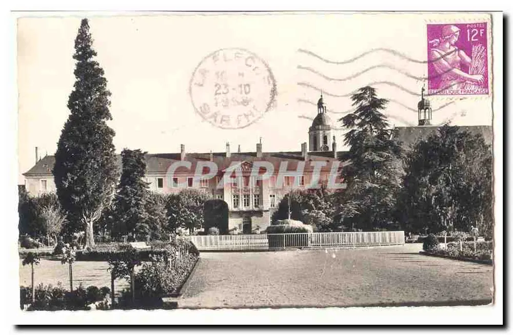 O castelo de La Flocelle — vista do parque — Graphiphile - Frente
