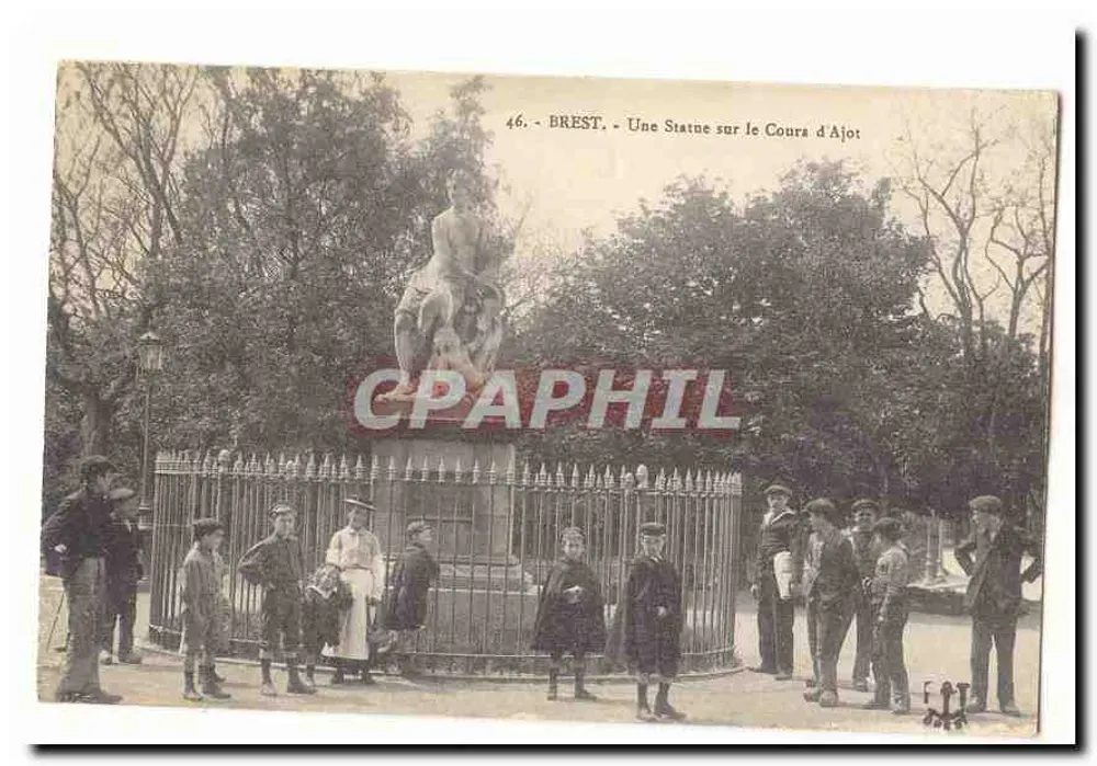 BREST - Eine Statue auf dem Cour d'Ajot - Vorderseite