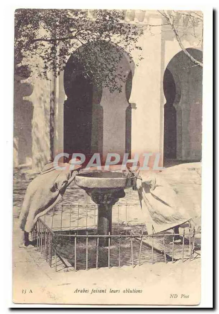 Árabes fazendo suas abluições — cena de mesquita com fonte — ND Piot - Frente