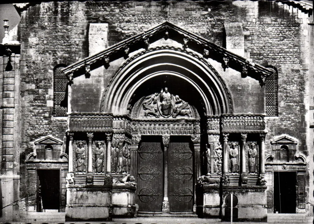 Arles-sur-Rhône — Facha da Igreja de São Trofimé — Edições Lyonvilleurbanne S.L. - Frente