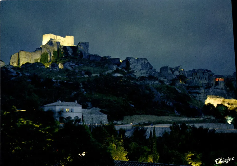 O vilarejo de Baux — Vista Noturna — Edições Théo Jac, n°25 - Frente