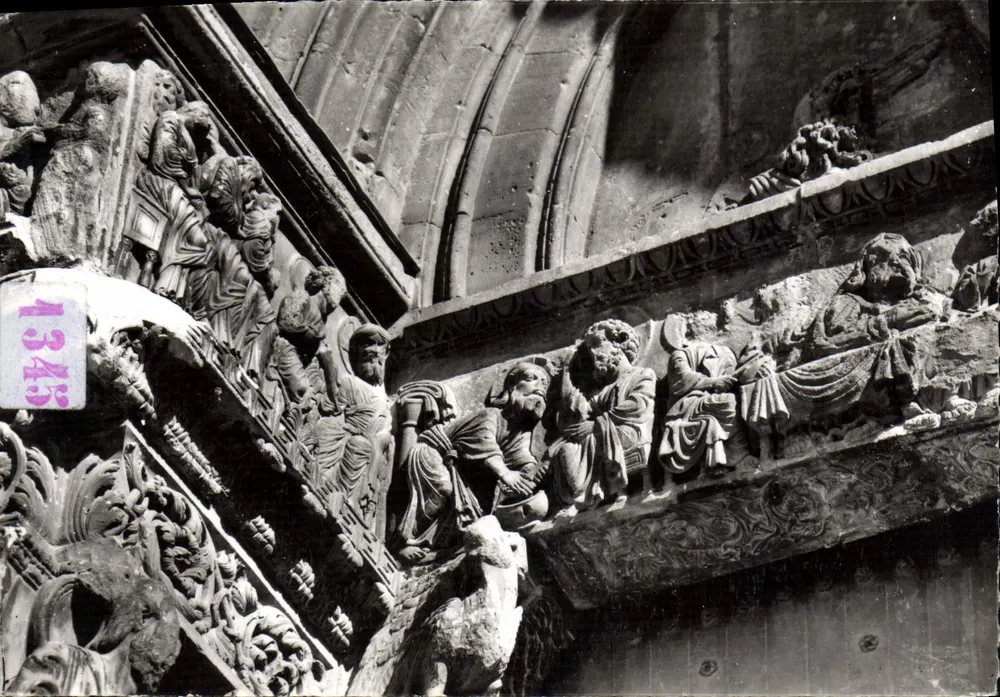 Saint-Gilles (Gard) — Église abbatiale du XIe siècle, le lavement des pieds — Collection Violet, Photo-Sport - Voorkant