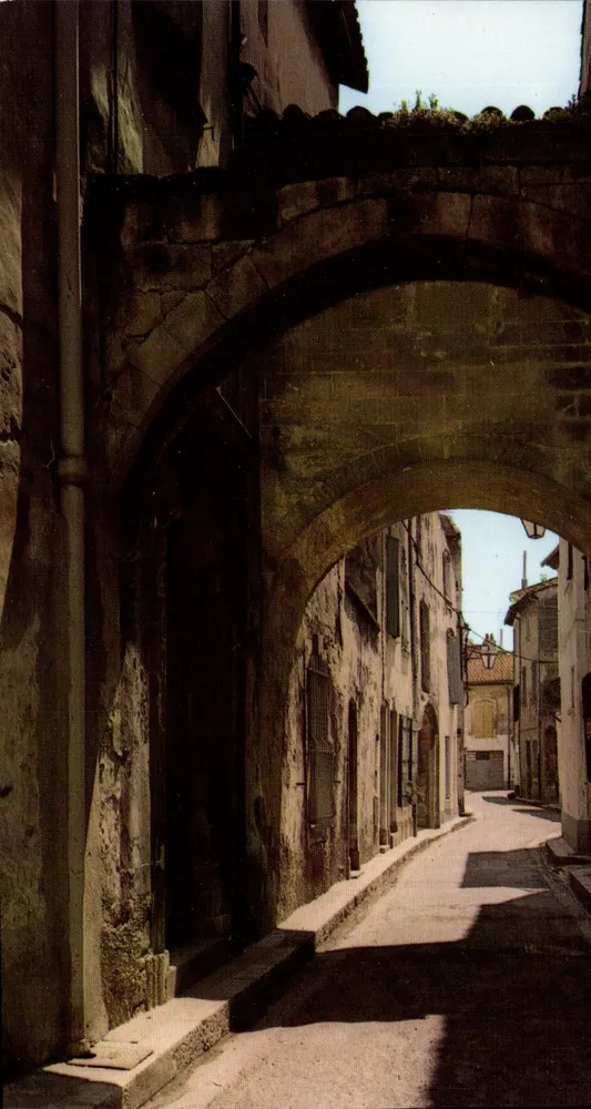 Tarascon — Velha rua com arcos — Edições 'SL' Villeurbanne - Frente