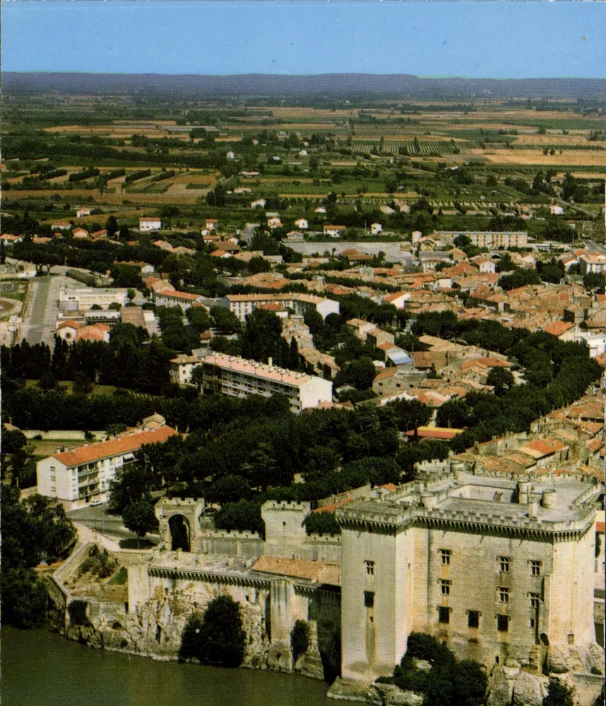 Tarascon (Bocche van de Rhône) — Luchtfoto van het Kasteel van Koning René aan de rand van de Rhône — Edities 'SL' Villeurbanne - Voorkant