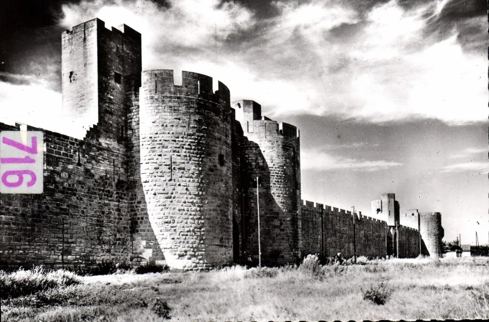 Aigues-Mortes — Die Mauern der Cité von der Ostseite — Éditions Magenita, Lyon - Vorderseite
