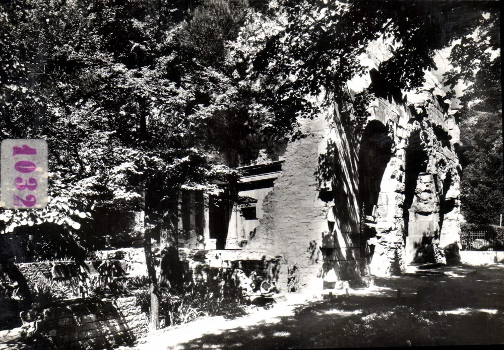 Nîmes (Gard) — Jardins de la Fontaine; temple de Diane — Éditions Lumière, Lyon - Recto