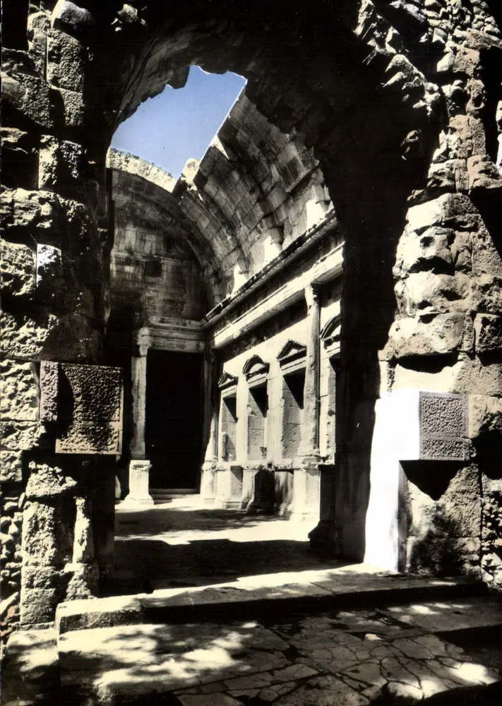 Nîmes (Gard) — Jardins de la Fontaine, Le Temple de Diane — Éditions Lyon-Villeurbanne - Recto