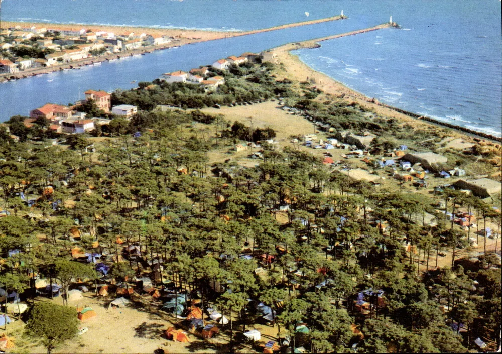 Der Mündungsbereich des Hérault und der Campingplatz Tamarissière — Luftbild — Éditions des Frères Lumières, Lyon - Vorderseite