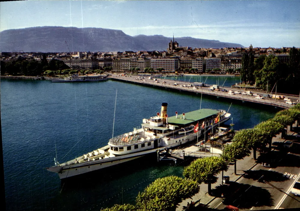 Genf — Das Saloon-Schiff 'La Suisse' am Kai des Quais Mont-Blanc — Éditions Coloris & Fis S.A. - Vorderseite