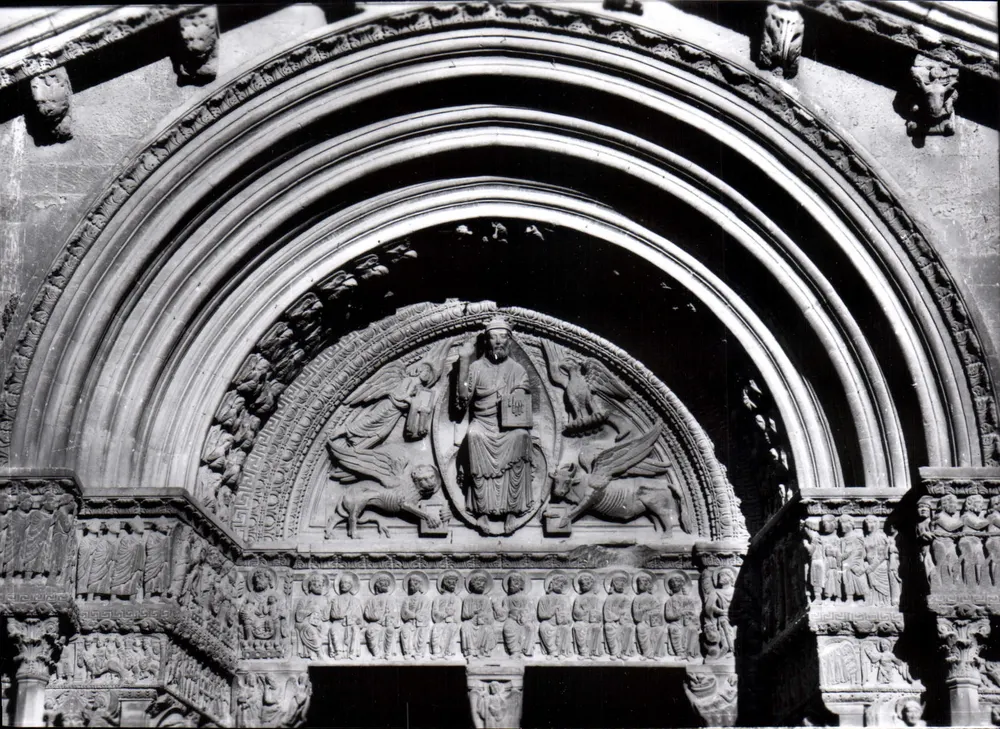 Arles-sur-Rhône — Tympanos de São Trophime — Museu de Arte Pagan - Frente