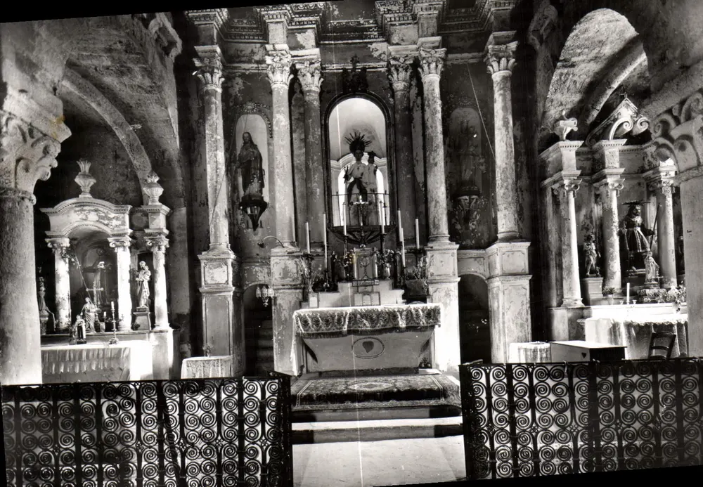 Coustouges (P.O.) — Intérieur de l'Église Romane — Éditions des Frères Lumière, Lyon - Frente