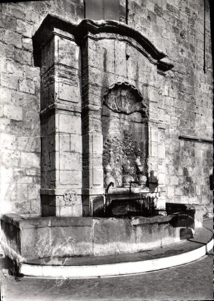 NARBONNE (Aude) — Stara fontanna — Wydawnictwo Magenta, Lyon - Awers