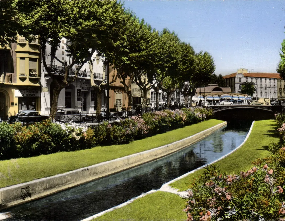 Perpignan — A Basse ; no fundo o palmarium — Edições S.L. Lyon - Frente
