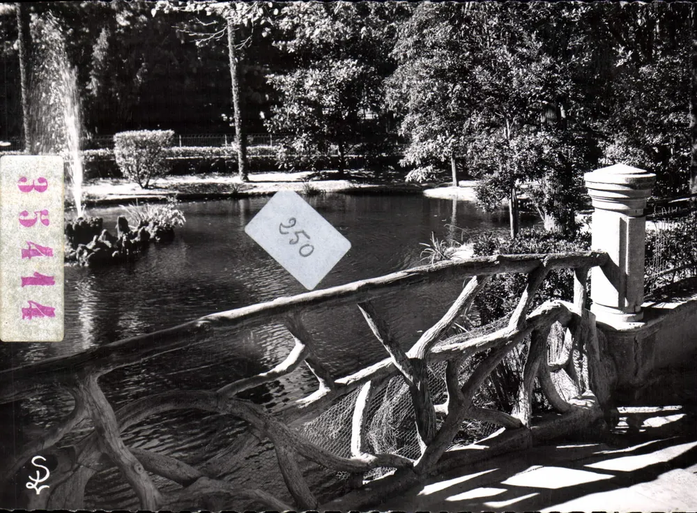 Perpignan — Um canto do Square — Editions Schetter Lucien - Frente