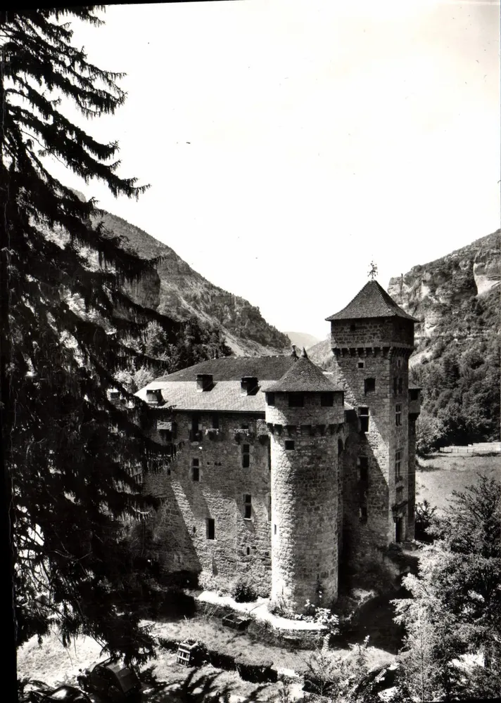As Gorges do Tarn — Castelo da Caze (século XV) — Éditions S.A. Lyon - Frente